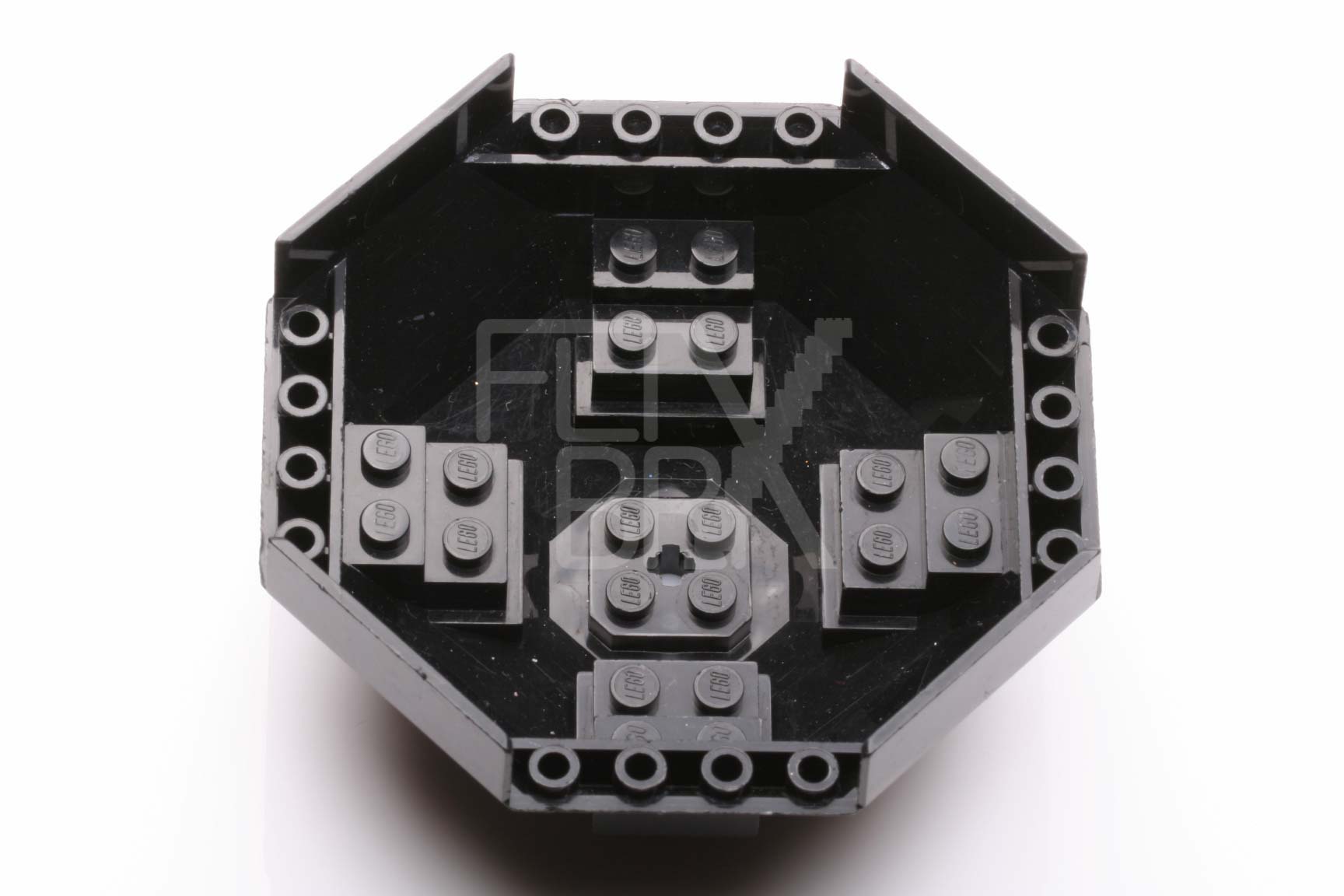 10x10x4 Cockpit octagonal mit Achsloch schwarz