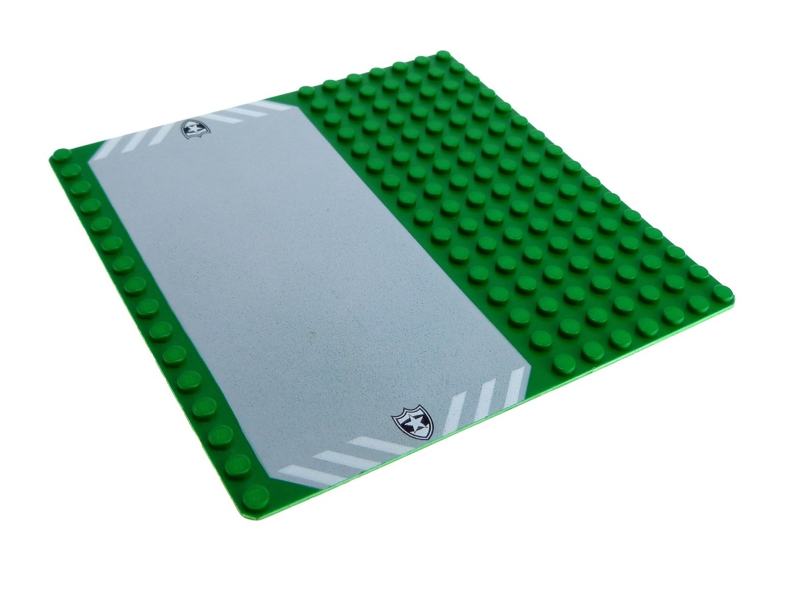 16x16 Grundplatte mit Durchfahrt und Aufdruck